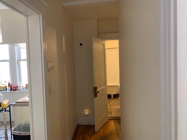 Building Photo - 5 Barrows St
