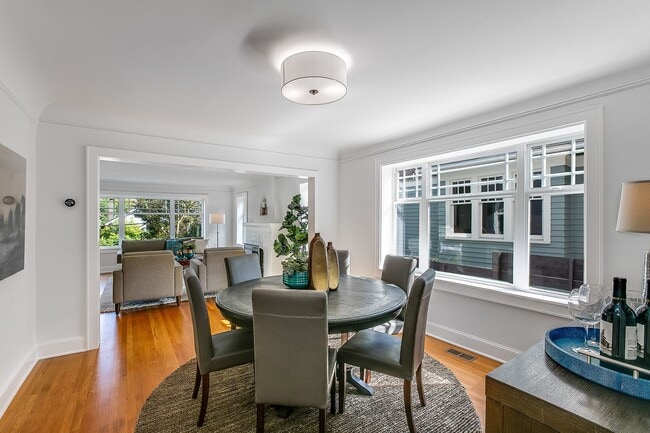 Building Photo - Queen Anne Craftsman - Available September...