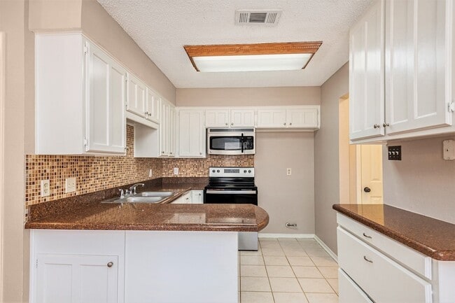 Building Photo - 617 S Las Vegas Trail