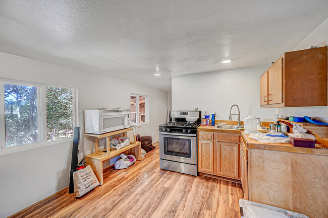 Building Photo - 205 Sioux Trail