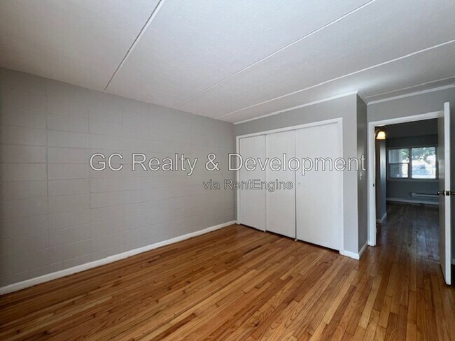 Building Photo - 231 Uteg St