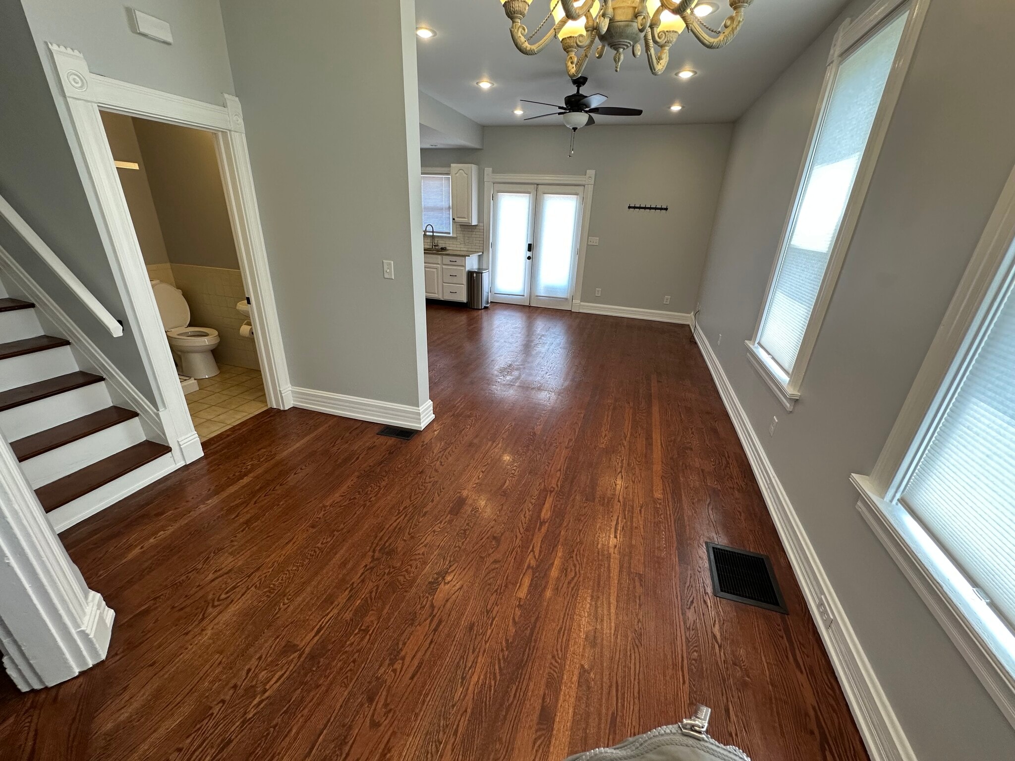 Entry - 4020 Elsmere Ave