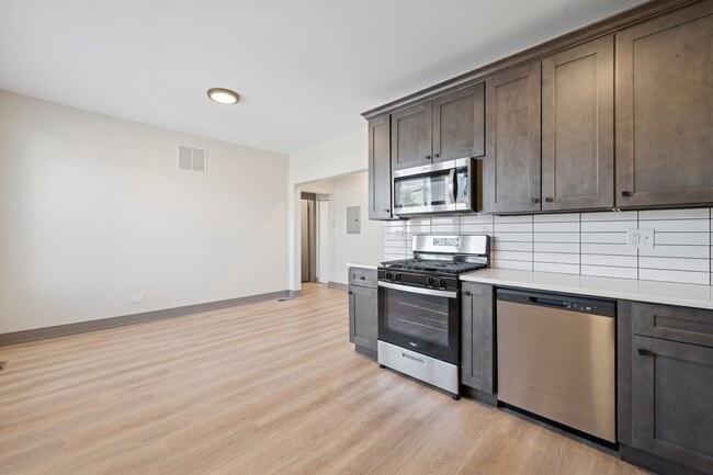 Building Photo - 9635 S Forest Ave