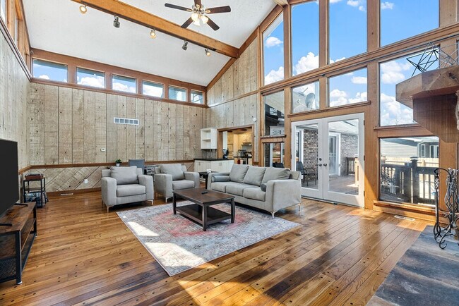 Building Photo - 5382 Kings Park Dr