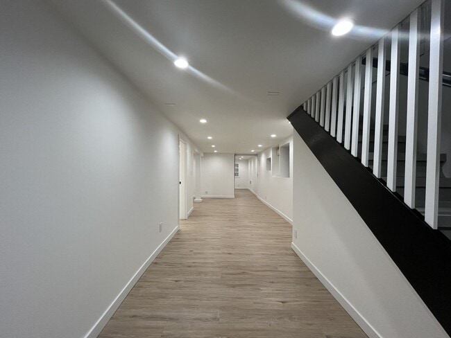 Building Photo - Large NW Portland Home Near Shops & Restaurants with Finished Basement & Bay Windows