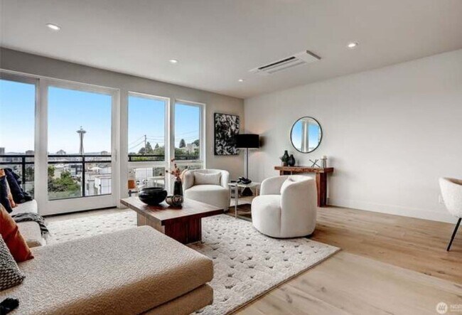 Building Photo - Stunning Queen Anne Home - Incredible Views! Available 10/1/2026!