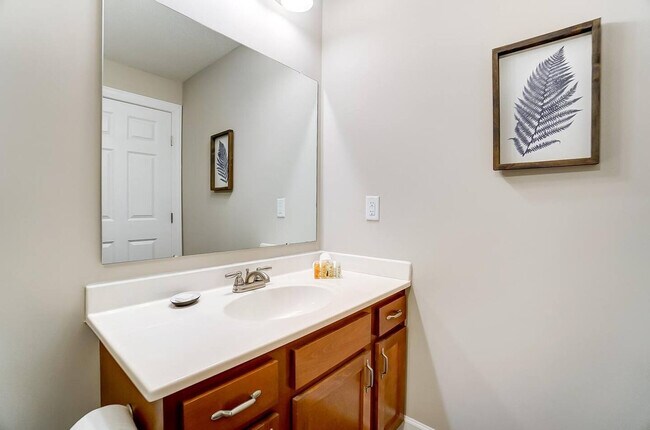 Building Photo - 740 Zumstein Ln