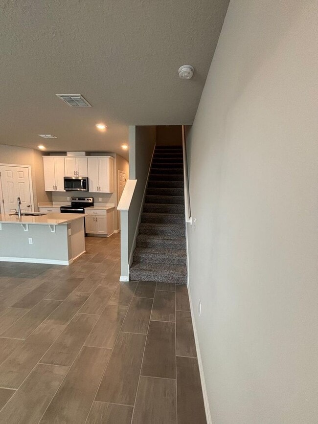 Building Photo - 431 Legacy Lp