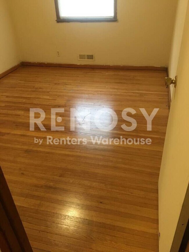 Building Photo - Wonderful 2BD / 1 BA DUPLEX  in Minneapolis Available 1/1/2024!