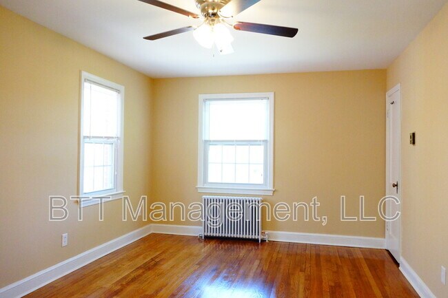 Building Photo - 812 Greenwood Cir