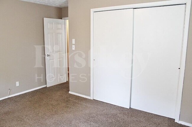 Building Photo - 4455 Stuart Dr