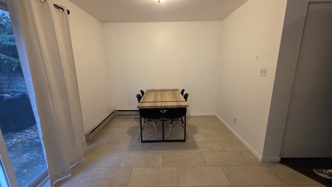 Building Photo - Charming 2-Bed Townhouse with 1.5 Baths in Serene UT Locale