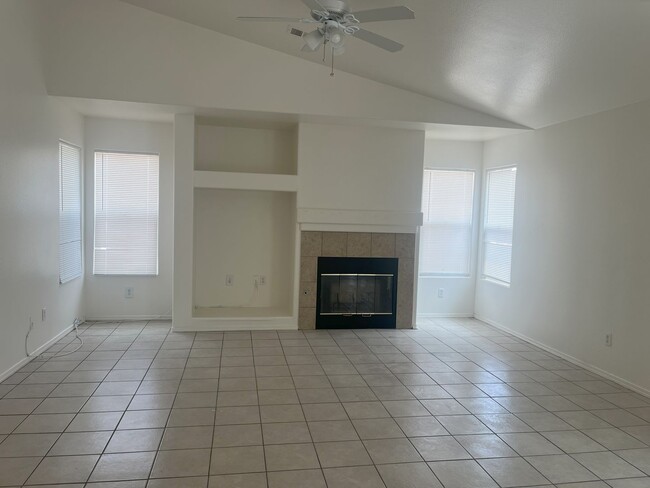Building Photo - Spacious 4 Bedroom, 2 Bathroom Home | Avai...