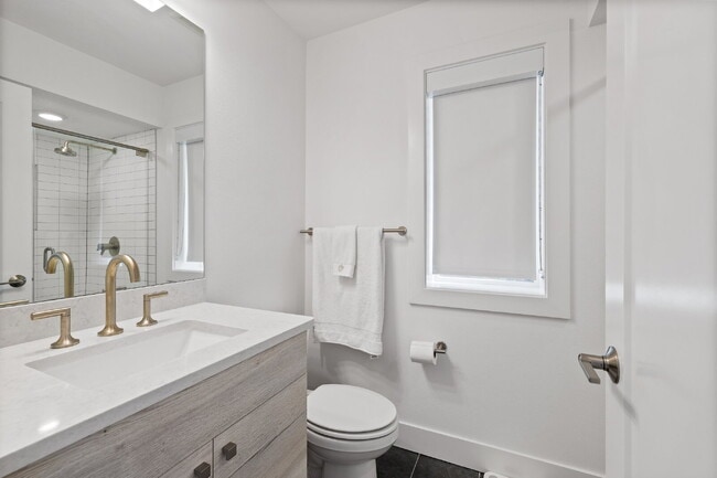 Building Photo - Modern Luxury Living in the Heart of Kirkland- Available for RENT August 15th