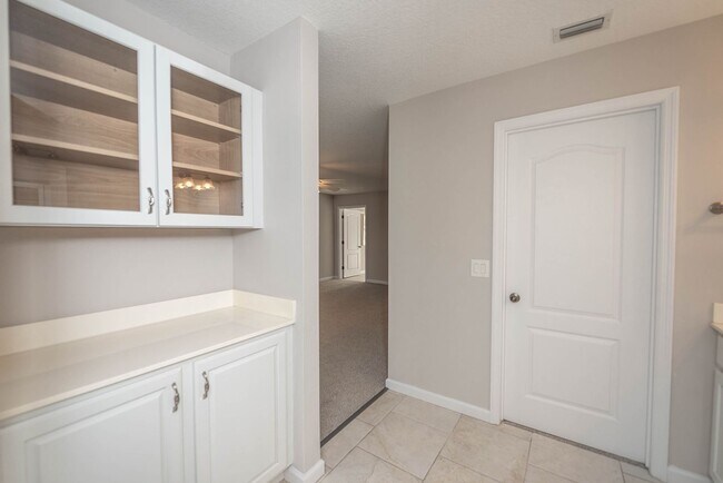 Building Photo - Welcome to this spacious three-bedroom, three-bath home in the heart of Palm Bay