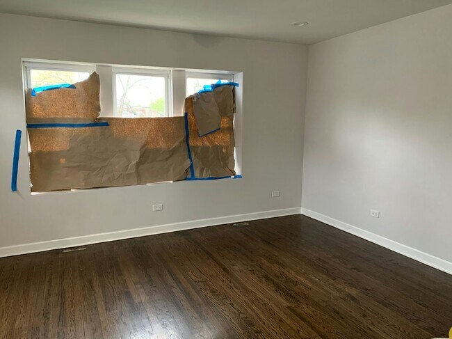 Building Photo - 6503 S Hermitage Ave