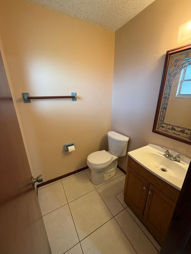 Building Photo - 2036 Las Palmas Cir