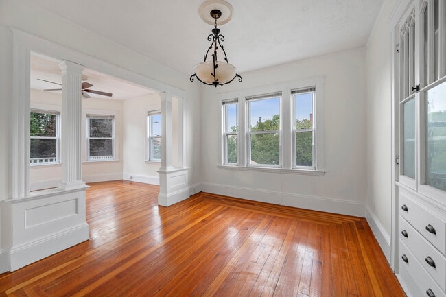 Primary Photo - 5 Vale St