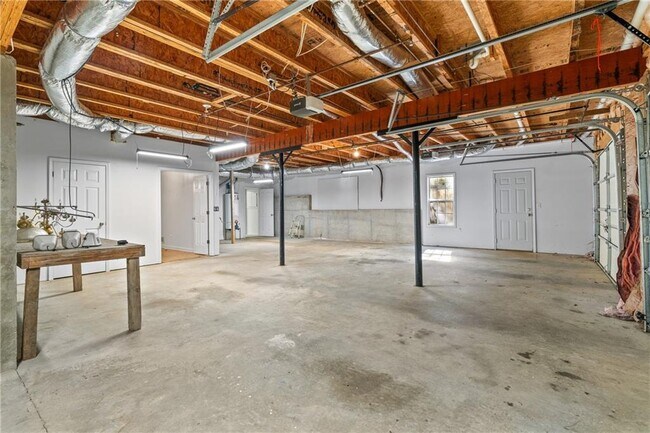 Building Photo - 204 Red Fox Ct