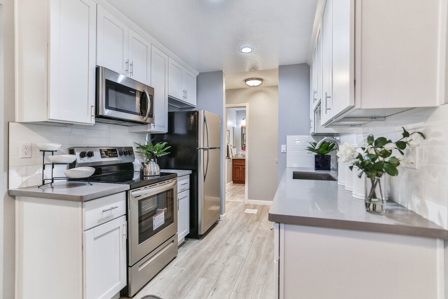 Kitchen Quartz Counters Easy Wipe - 47112 Warm Springs Blvd