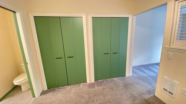 Building Photo - Lovely One Bedroom Condo Mountain Meadows!