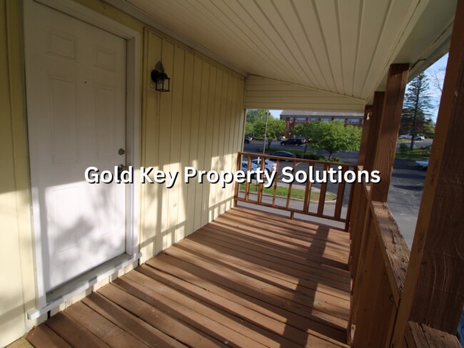 Building Photo - 919 E 6th St