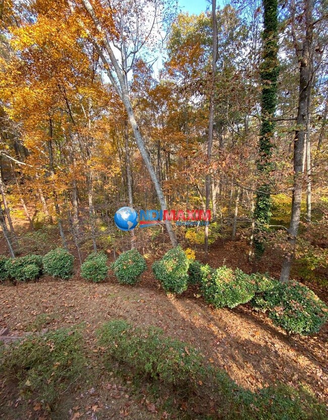 Building Photo - Spacious 6 bedrooms house in the NORTHVIEW...