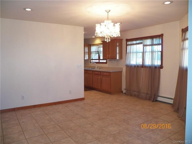 Building Photo - 35 Acampora Dr