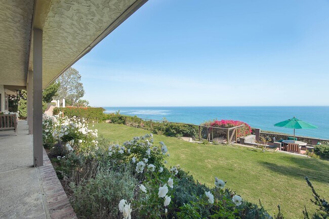 Building Photo - 29008 Cliffside Dr