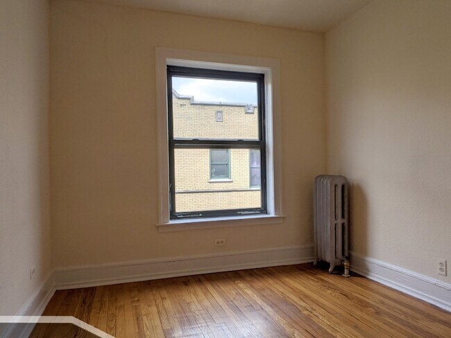 Building Photo - 2332 N Spaulding Ave