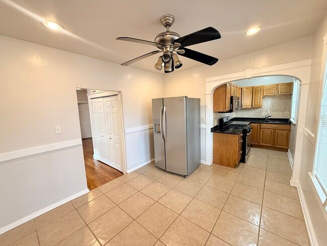 Building Photo - 49 Favre St