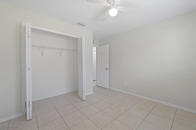 Building Photo - 1529 SW 15th Pl