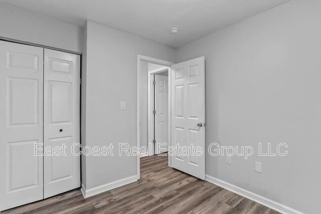 Building Photo - 119 E Rd