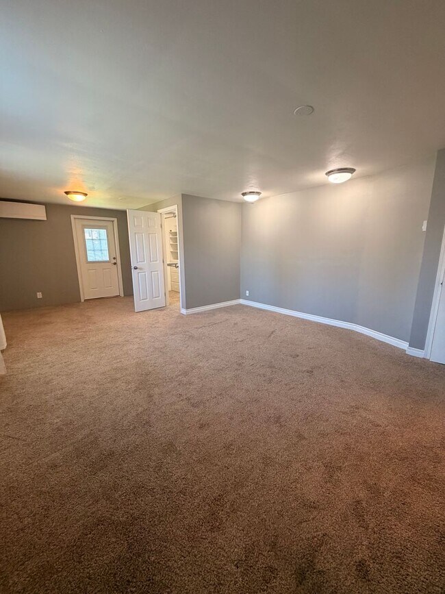 Building Photo - 4-Bedroom 4-Bathroom home with attached Studio apartment
