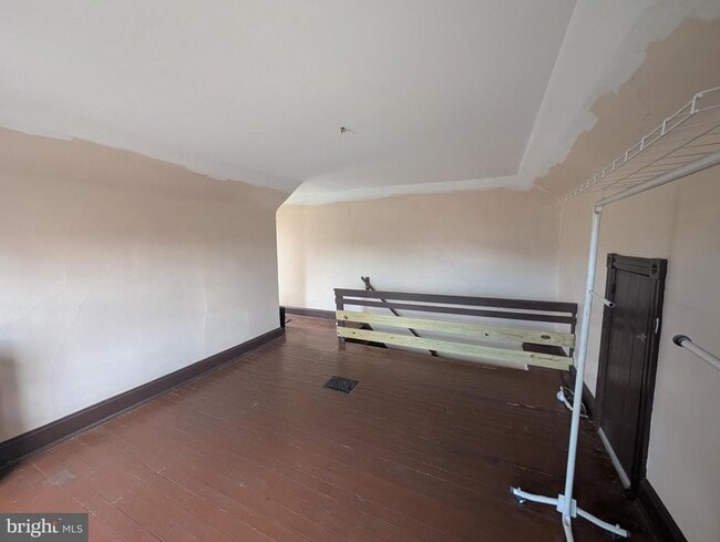 Building Photo - 106 Walnut St