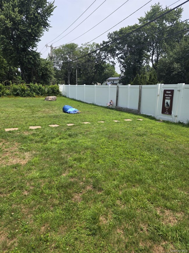 Building Photo - 23 Seaman Neck Rd