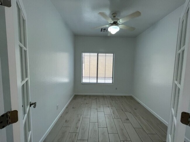 Building Photo - 3 Bedroom plus Den w/2.5 Bathrooms Chandler (AZ Ave. and Warner)