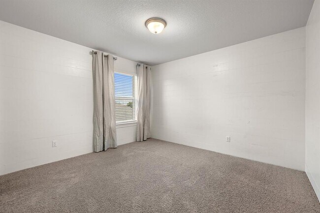 Building Photo - 83 Prospector Ln