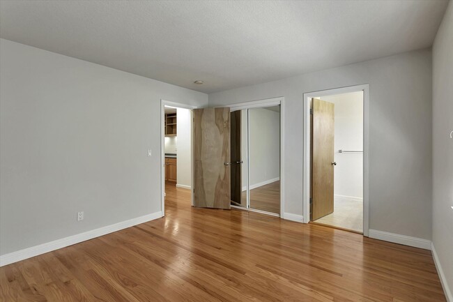 Building Photo - Tons of Space l Great Schools l Prime Sili...