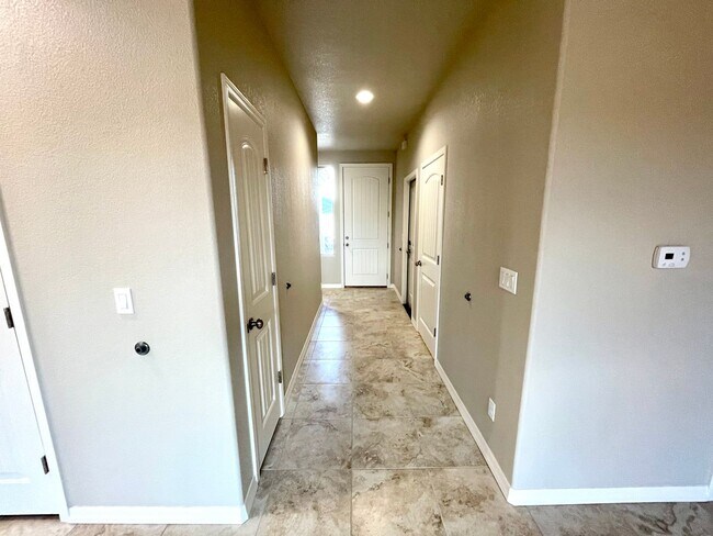 Building Photo - 2022 Construction 3 Bedroom Home in Southe...