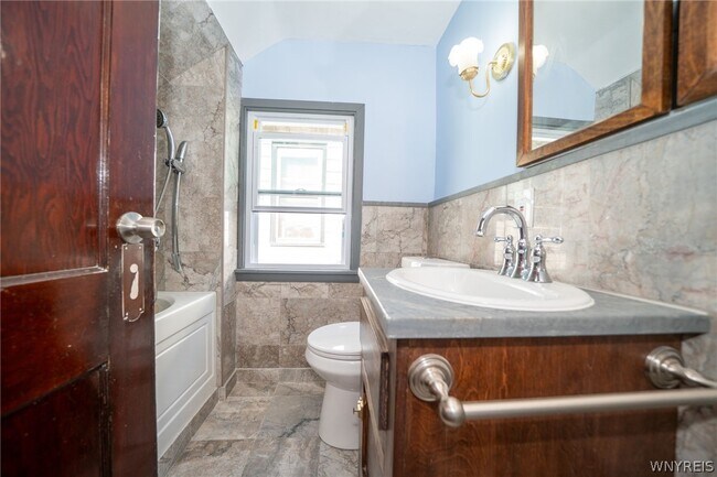 Building Photo - 23 Aldrich Pl