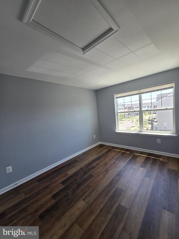 Building Photo - 7720 Village Park Dr