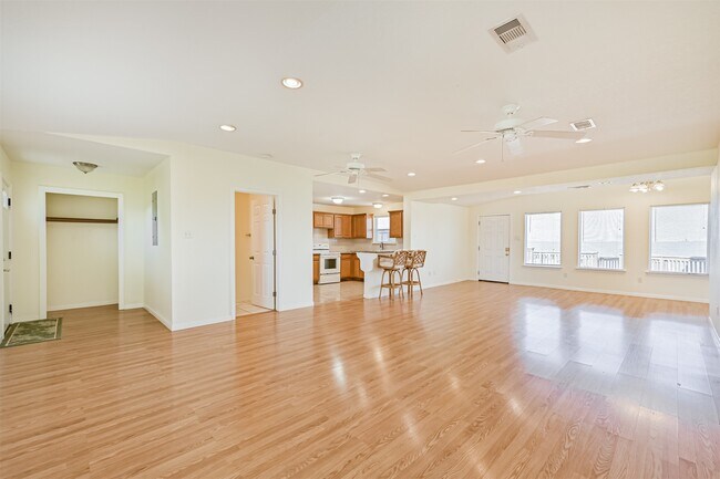 Building Photo - 7706 Channelview Dr