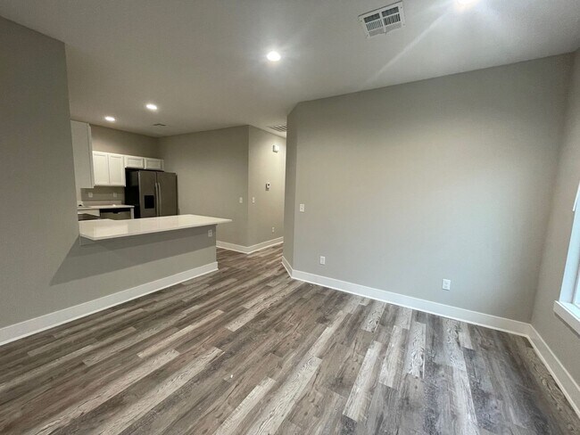 Building Photo - 16251/53 Ike Ct