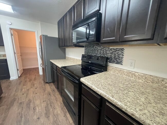 Building Photo - 4893 Kensington Ln