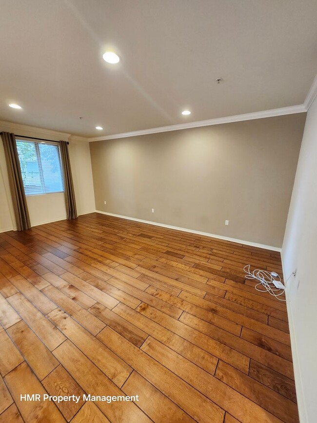 Building Photo - 2 bed 2.5 bath condominium at Lake at Waln...