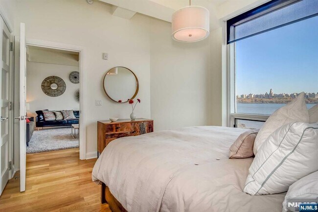 Building Photo - 9 Somerset Ln