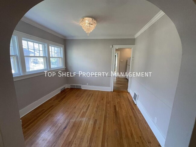 Building Photo - 1065 42nd St