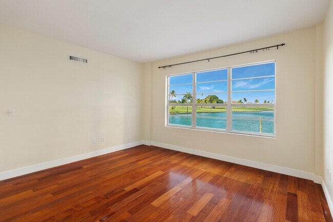 Building Photo - 9102 W Bay Harbor Dr