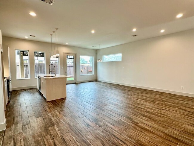 Building Photo - 4402 Bora Bora Ln